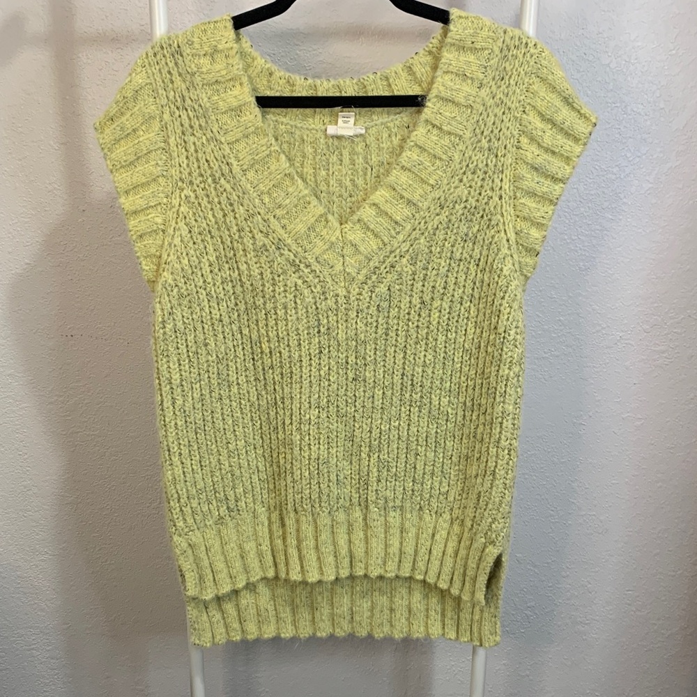 a.n.a Soft Yellow V-Neck‎ Sweater